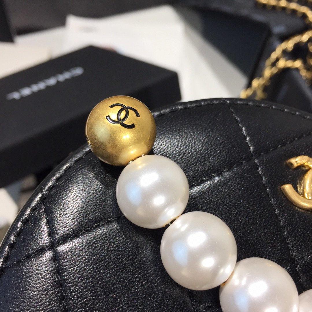 ★パールとの組み合わせが秀逸★CHANEL ラージ クラッチバッグ 210.jpg