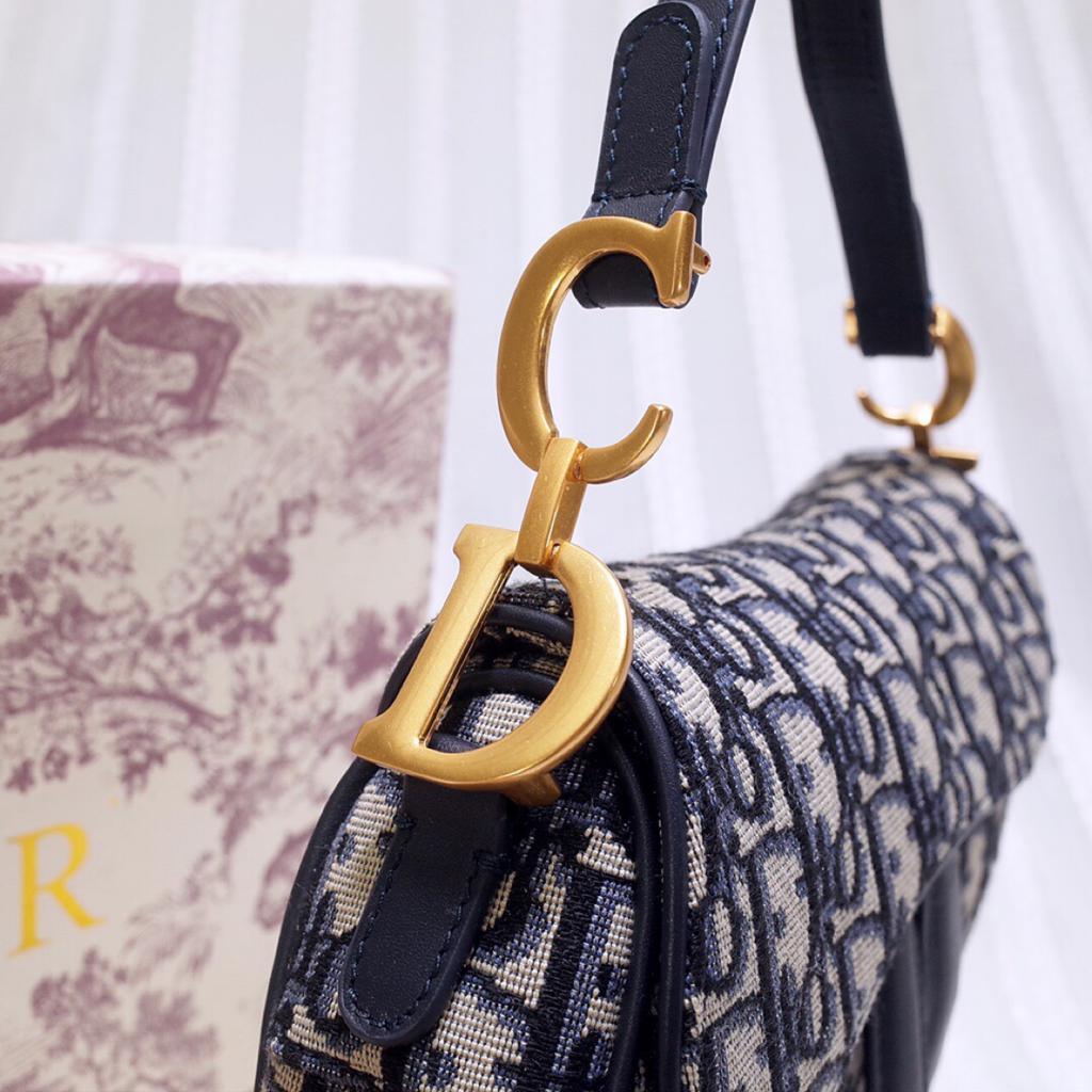 どんなコーデにも◎【Dior】Saddle バッグ ミニ ミニ☆】DIOR Saddle フラップ付きメッセンジャーバッグ (Dior