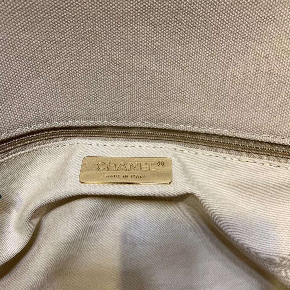 CHANEL 19 Flap Bag