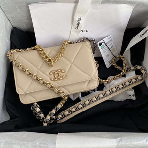 CHANEL 19 Wallet on chain WOC beige