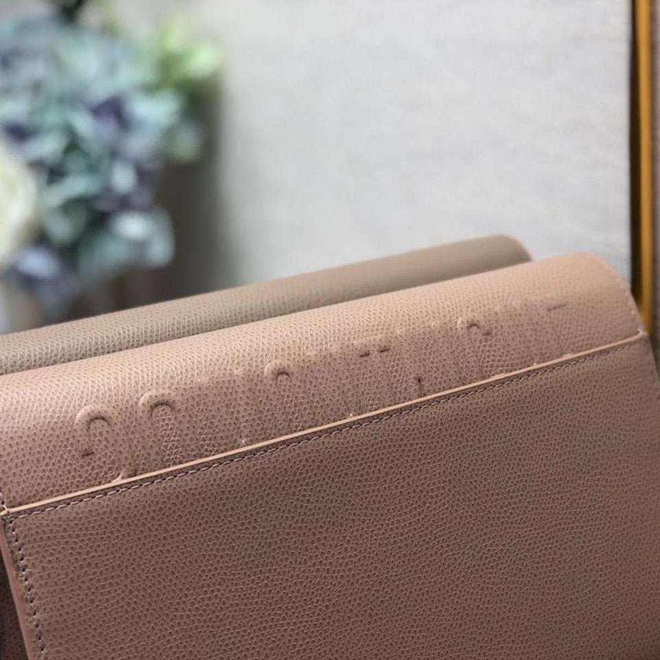 30 MONTAIGNE POUCH