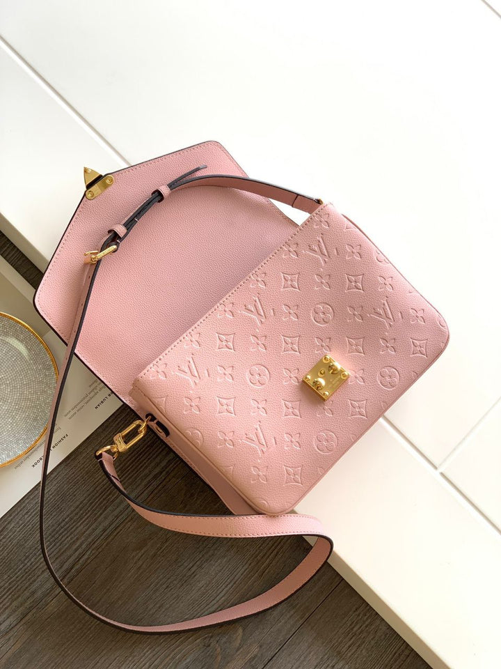 Louis Vuitton pochette métis Pink