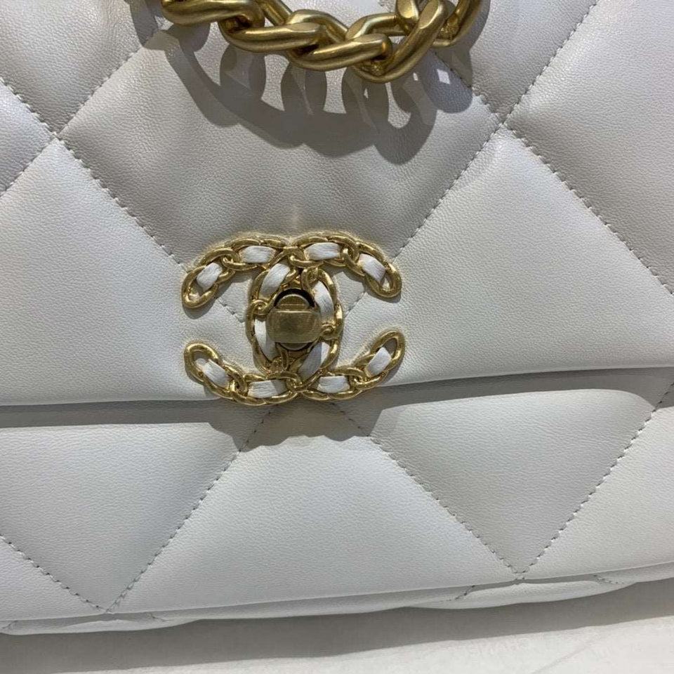 CHANEL 19 Medium Flap Bag