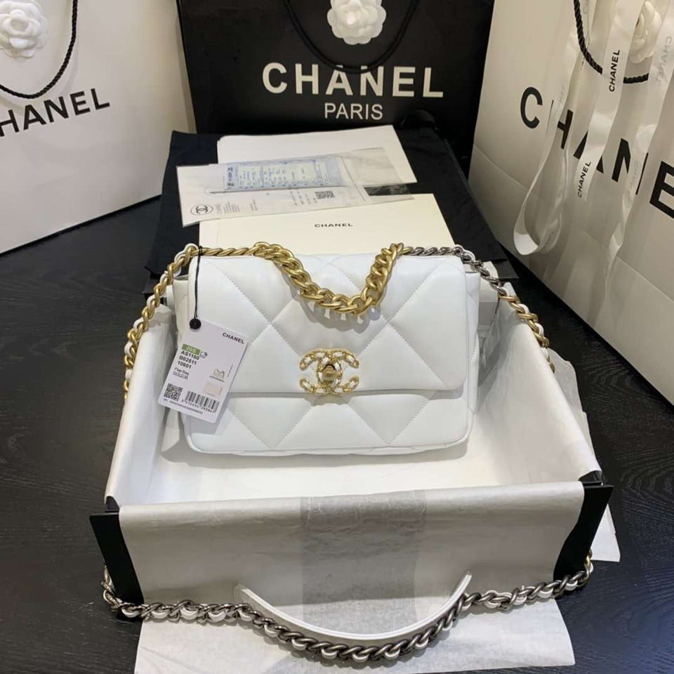 CHANEL 19 Medium Flap Bag