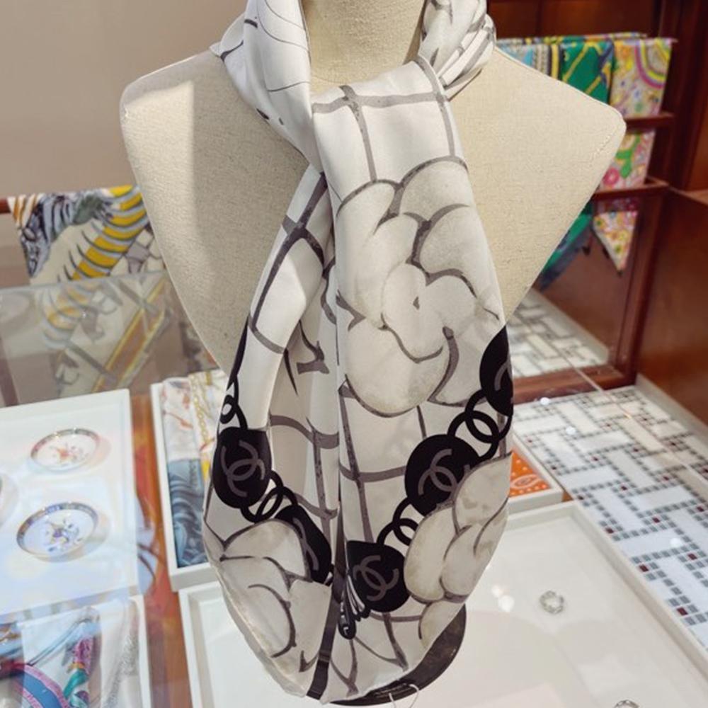CHANEL シルクスカーフ 85×85cm CHANEL シャネル シルクスカーフ - メルカリ