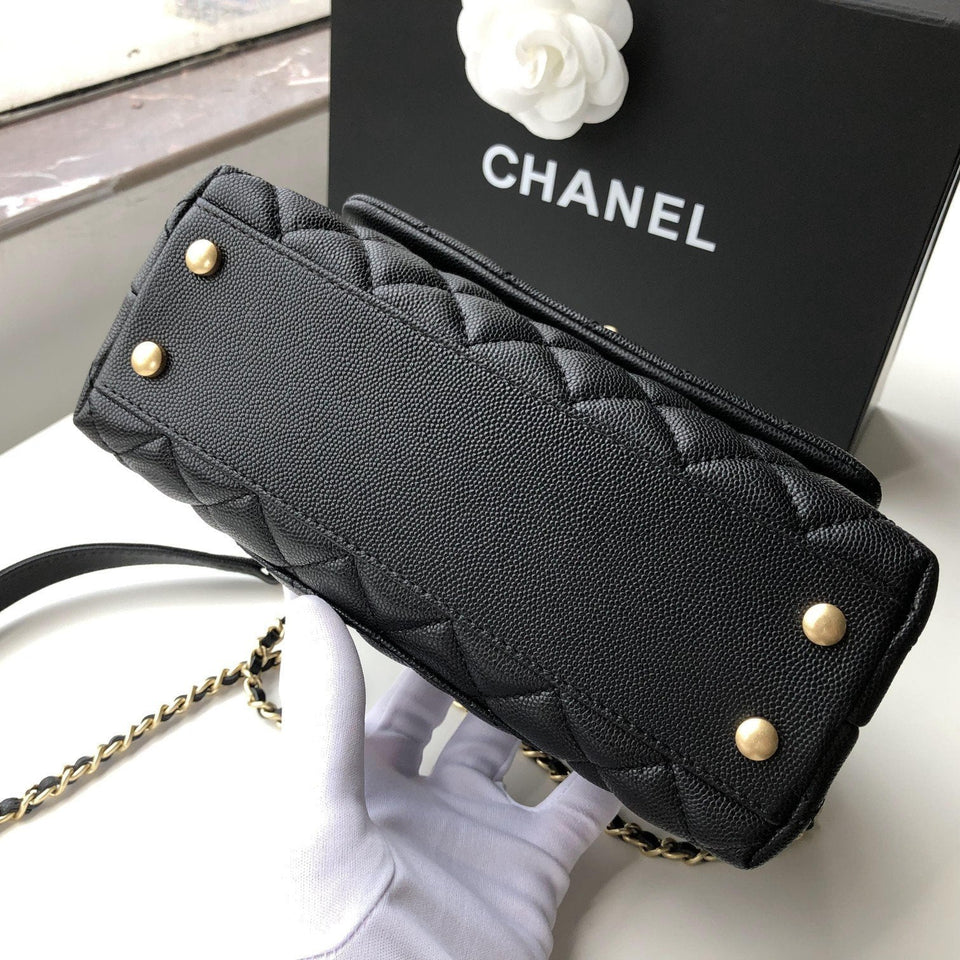 Chanel Black caviar quilted Bag With Coco Handle