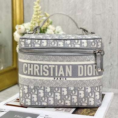 DIORTRAVEL VANITY CASE