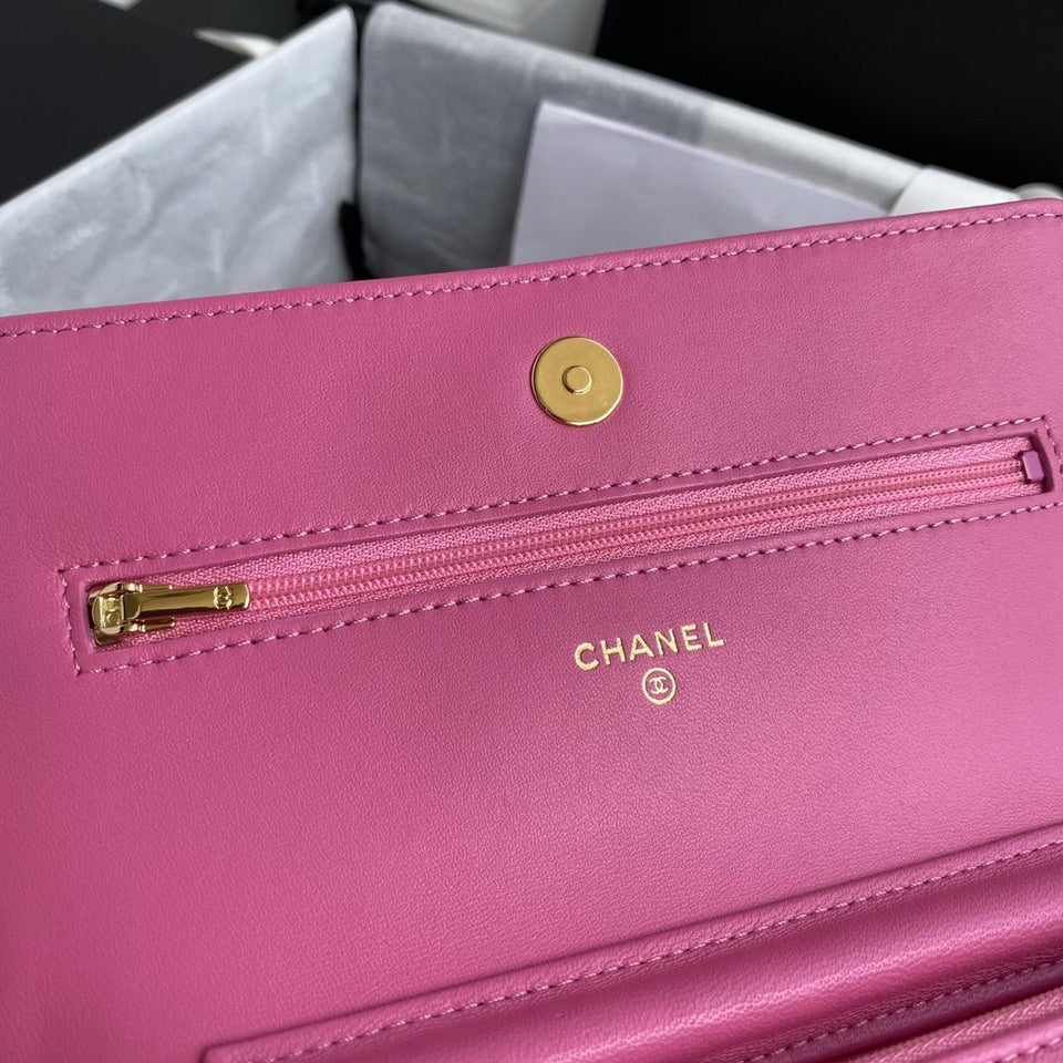 Chanel Wallet on chain Pink