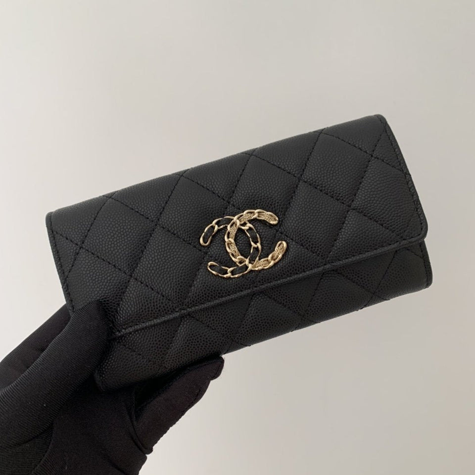 Chanel caviar quilted gusset flap Wallet
