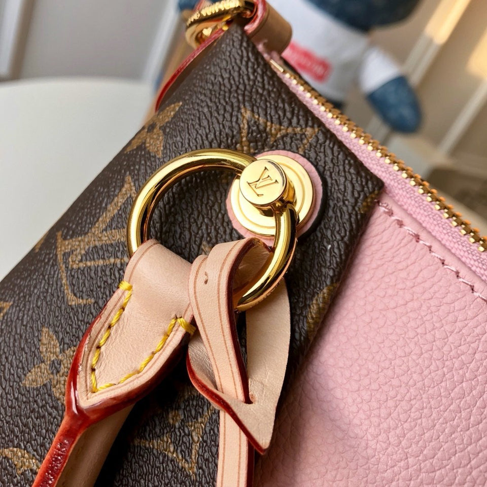 Louis Vuitton  V TOTE BB Handbag