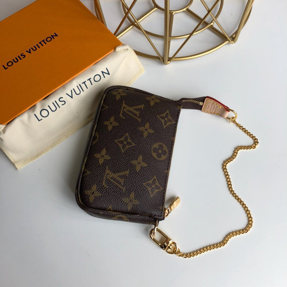 Louis Vuitton mini pochette accessoires