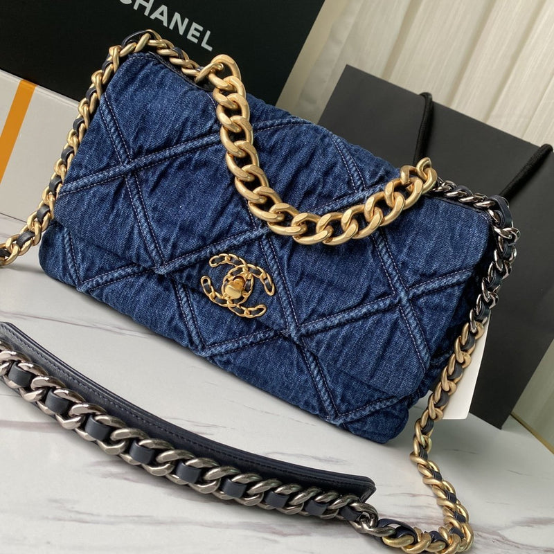 Chanel 19 Large, Navy Tweed, Preowned in Dustbag WA001 - Julia